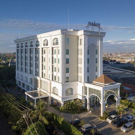 Horison Ciledug Джакарта Экстерьер фото